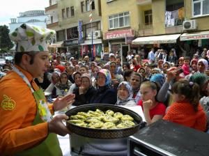 OKTAY USTA FATSALI HANIMLARLA BULUŞTU