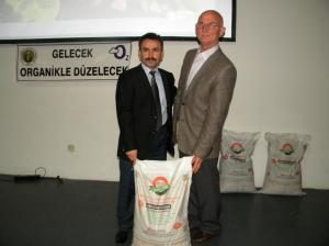 Üreticilere Organik Gübre Verildi
