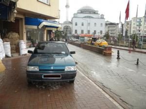 "Pes Doğrusu" Kaldırımlar otopark oldu