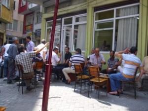 KAHVELER SOKAĞI İŞGAL ETTİ