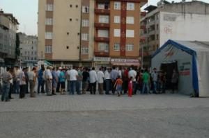 İlk İftarda Binlerce Kişi Birlikte Oruç Açtı