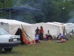 İŞÇİLER MUTLU VE HUZURLU