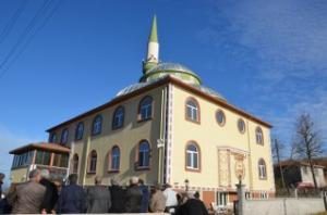 YAPRAKLI CAMİSİ İBADETE AÇILDI