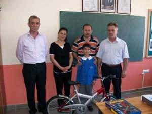 BAŞARILI ÖĞRENCİ ÖDÜLLENDİRİLDİ