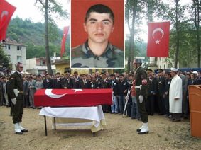 ŞEHİT ER TOPRAĞA VERİLDİ
