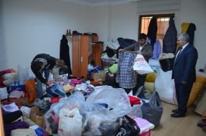 Suriyelilere giysi ve gıda yardımı yapıldı