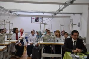 Fatsa Ticaret ve Sanayi Odası Başkanı Tayfun Karataş kurs öğrencilerinin önünde açıklamalar yaptı Karataş ''Ticaret ve Sanayi odası ne yapar diyenlere işte cevabımız..''