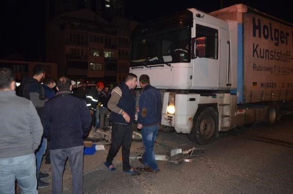 Ters yöne giren ciple yolcu otobüsü çarpıştı: 1 ölü, 10 yaralı