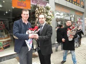 TUBA MODA EVİNDEN 5 BİN ADET GÜL
