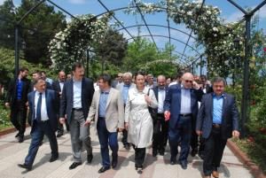 BAŞKAN ANLAYAN VE MİLLETVEKİLLERİ KERMESLERİ ZİYARET ETTİ