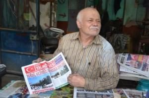 -OTO TAMİRCİSİ MAHALLESİNDE 16 YILDIR GAZETE ÇIKARTIYOR
