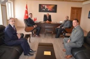 FATSA ALEVİ KÜLTÜR VE YARDIMLAŞMA DERNEĞİ'NDEN KAYMAKAM MEHMET YAPICI'YA ZİYARET