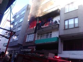 Çıkan Yangın Evi Kül Etti