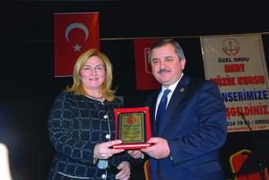 YARDIM SEVENLER DERNEĞİ’NDEN BAŞKAN ANLAYAN’A KÜLTÜR SARAYI TEŞEKKÜRÜ