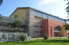 KAPALI SPOR SALONU YENİLENİYOR, GENÇLİK MERKEZİ BİTİYOR