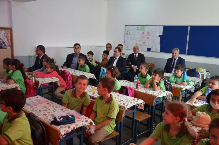 İlçemizde 2017-2018 eğitim-öğretim sezonu Ali Rıza Demircan İlkokulunda ki törenle başladı.