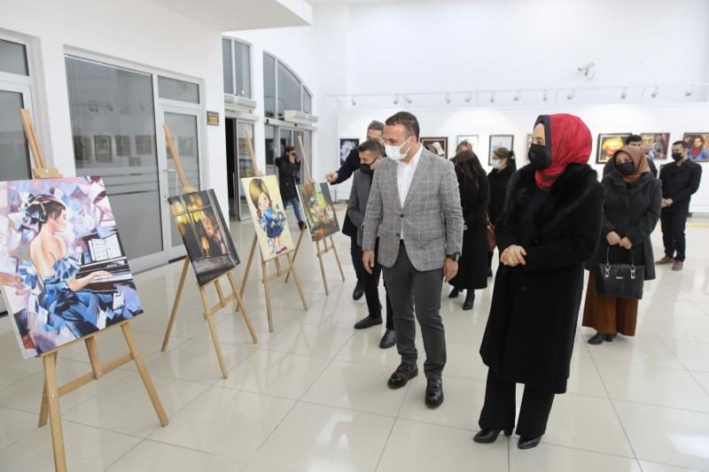 Yağlı boya resimler göz kamaştırıyor