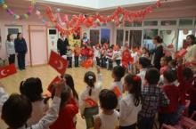 MİNİK ÖĞRENCİLERDEN, CUMHURİYET KUTLAMASI