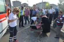 HAMİLE KADINA MOTOSİKLET ÇARPTI